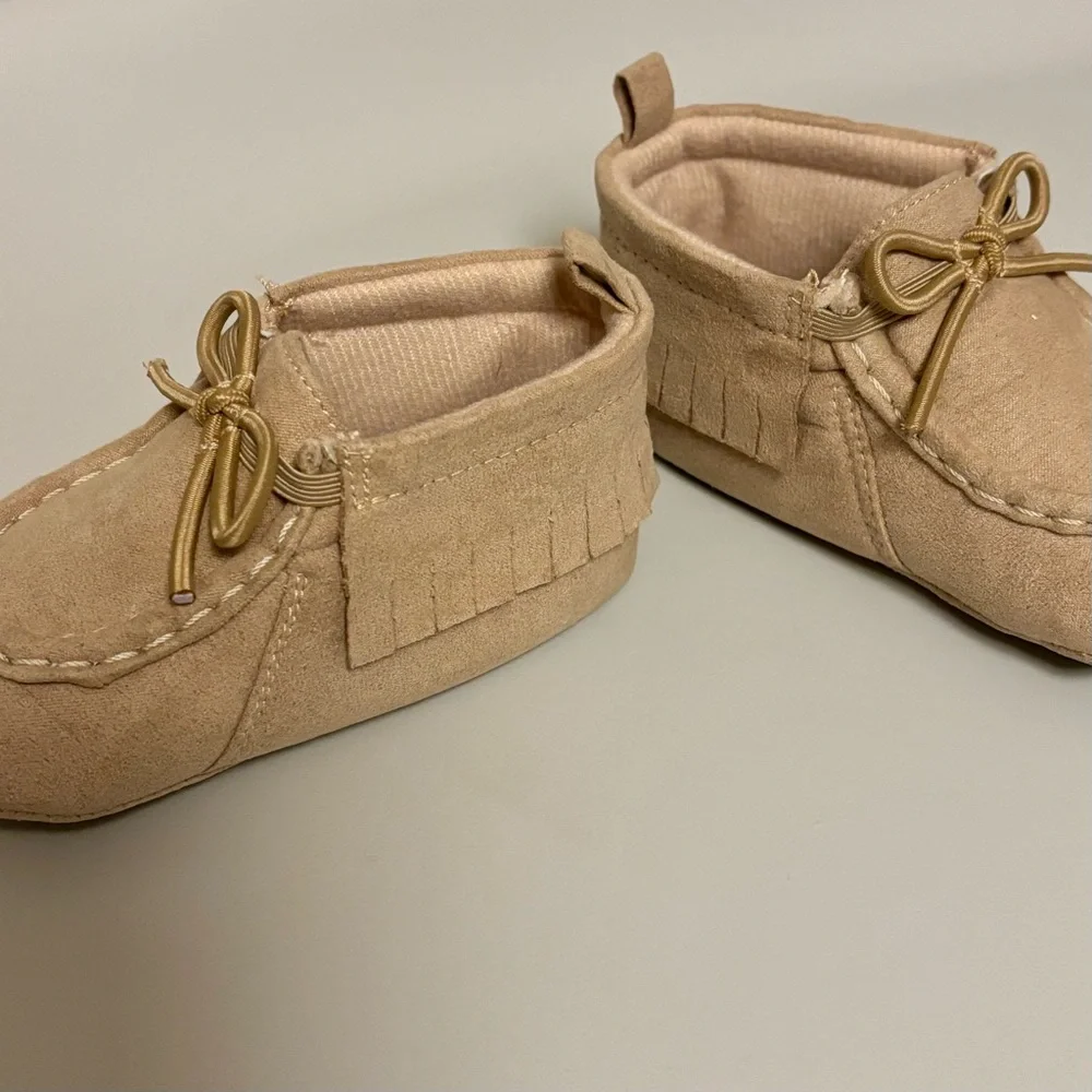Oshkosh B’gosh Baby Moccasin Beige Crib Shoes - Size 4